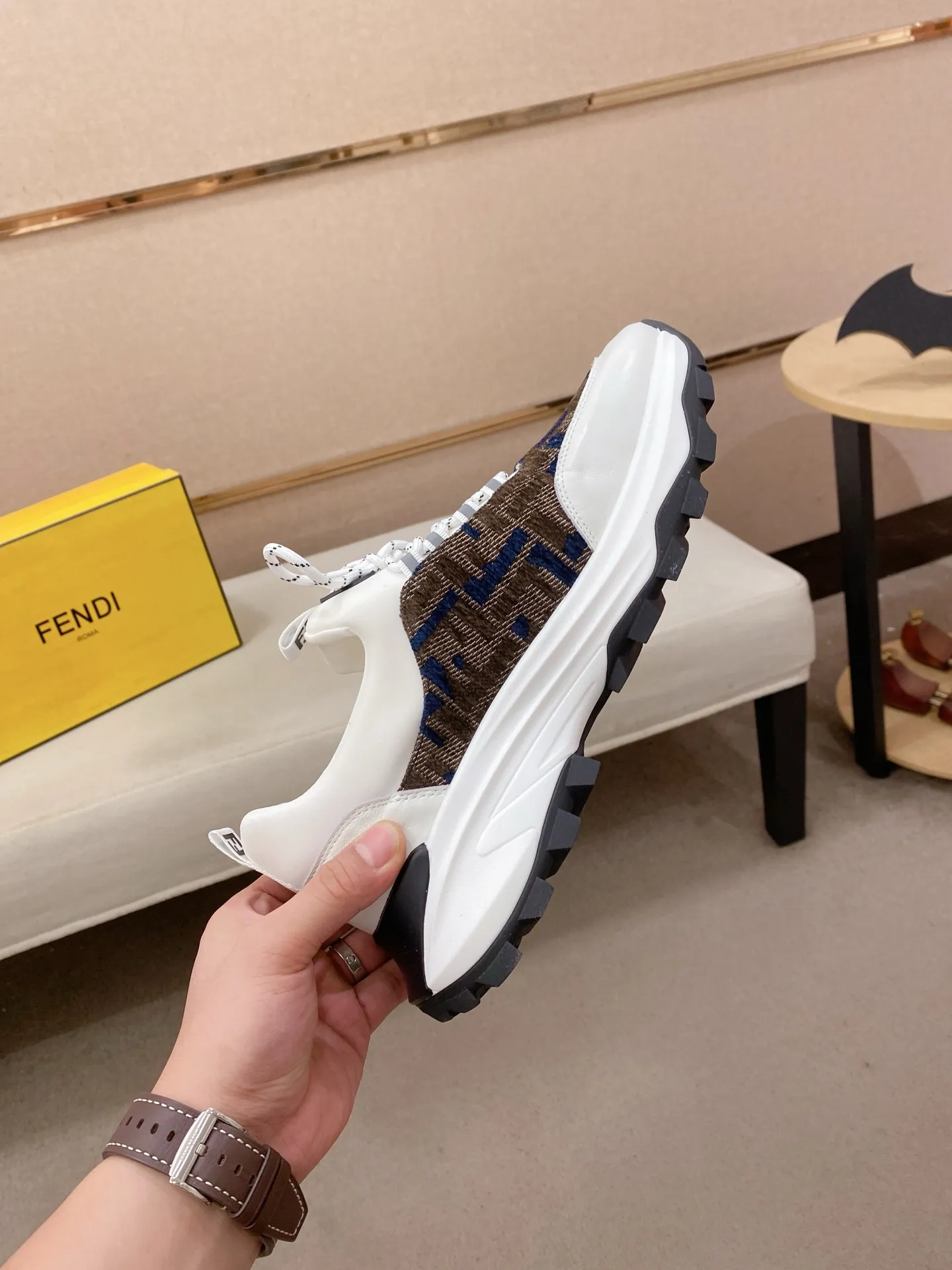 Men's shoes 💰 462💰 (fendi) New style 👊🏻 upper 🇮🇹 imported cowhide fabric 🇩🇪 lining imported sheepskin lining. The original outsole is molded to highlight the identity of every man, and the upper foot is elegant and stable🚶🏻🚶🏻The high-end custom counters reproduce the original version📯No matter the wind or rain, the shoe last remains unchanged and can withstand the verification of time🔍️,🔵 Size: 38-44